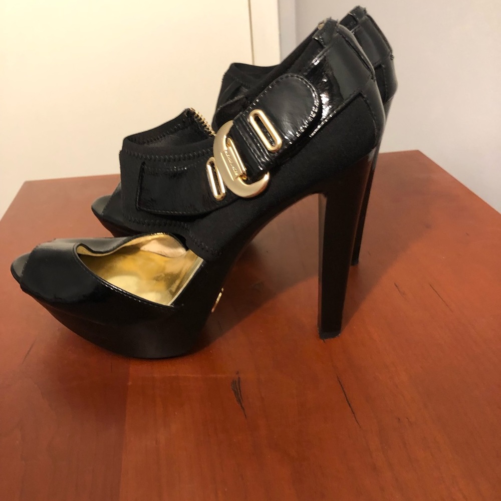 Michael Kors heels gold and black